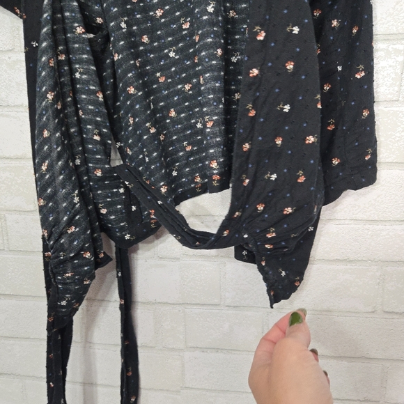 Madewell floral wrap around tie top - Picture 10 of 14
